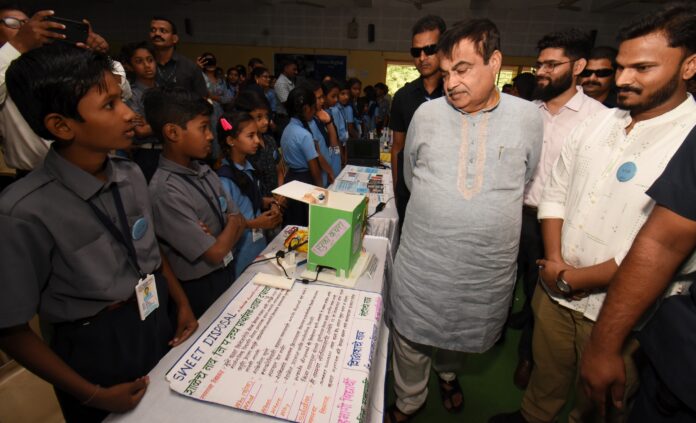 Gadkari advises students to do this experiment to solve problems