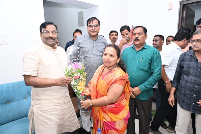 वनजमिनीवरील घरांबाबत अफवांना मिळाला पूर्णविराम : अफवांवर विश्वास न ठेवण्याचे आमदार सुधीर मुनगंटीवार यांचे आवाहन