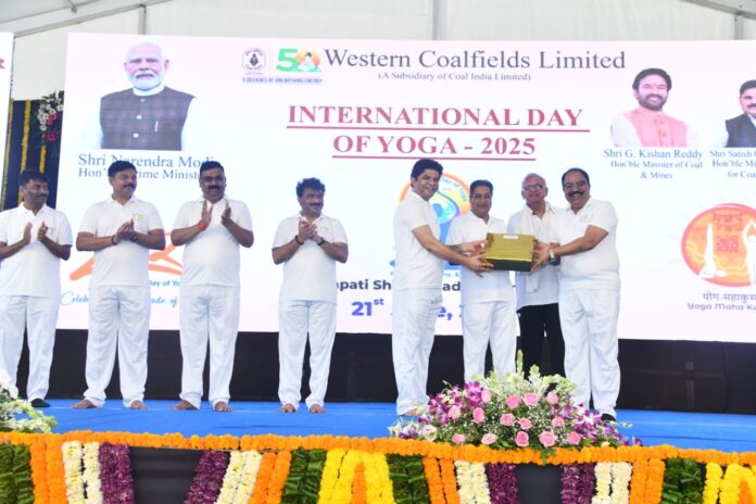 वेकोलि में 114 जगहों पर सोल्लास मनाया गया अंतरराष्ट्रीय योग दिवस - 7070 प्रतिभागियों ने योगाभ्यास किया