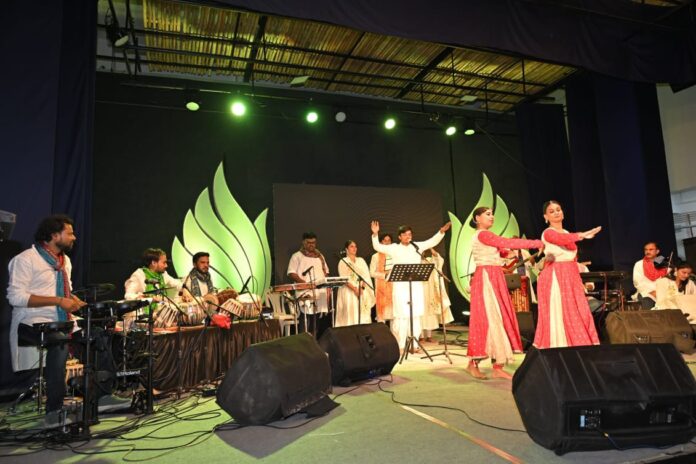 संत कबीर आणि मीराबाई यांच्या दोह्यांचा आणि पदांचा भावपूर्ण नजराणा